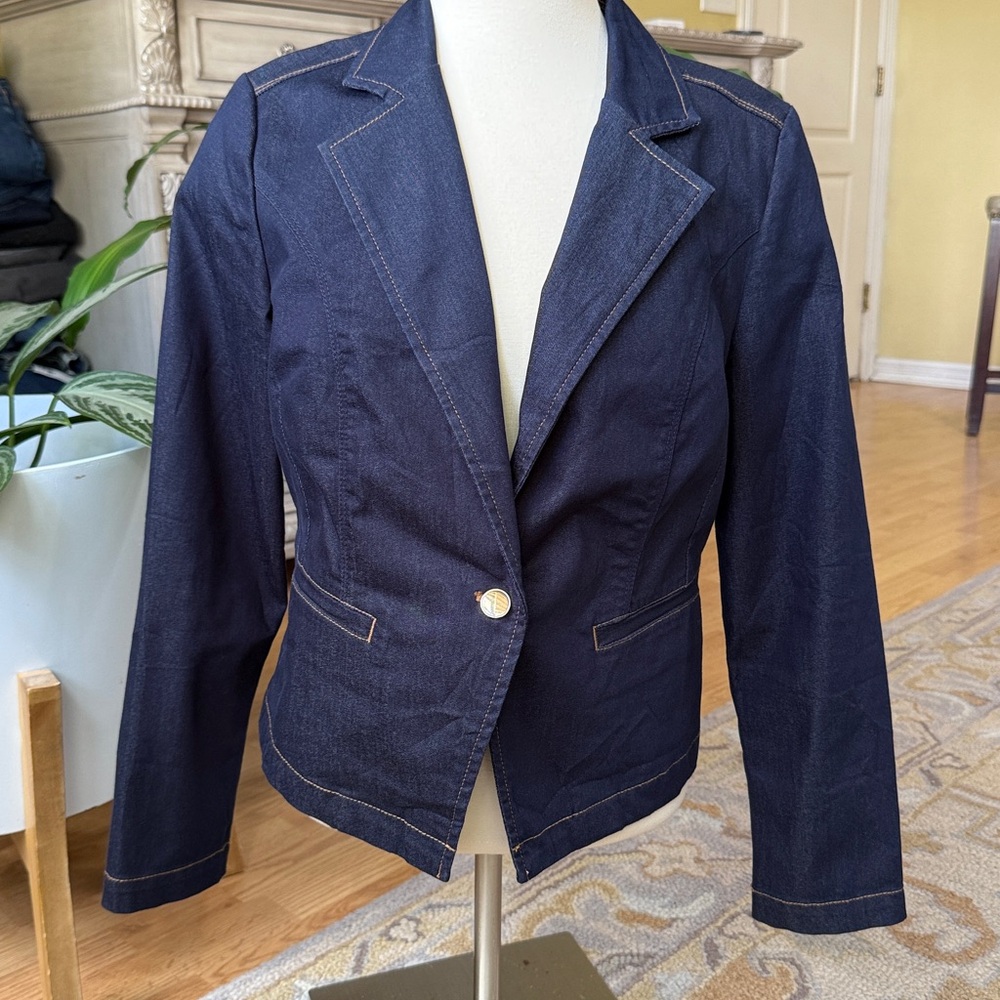Chico's Denim Blazer Size 1 Small 8/10 Blue One Button Pockets Tailored Stretch